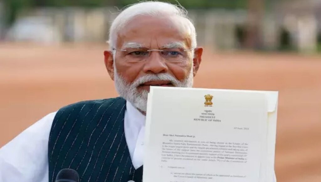 PM Modi Distributes
