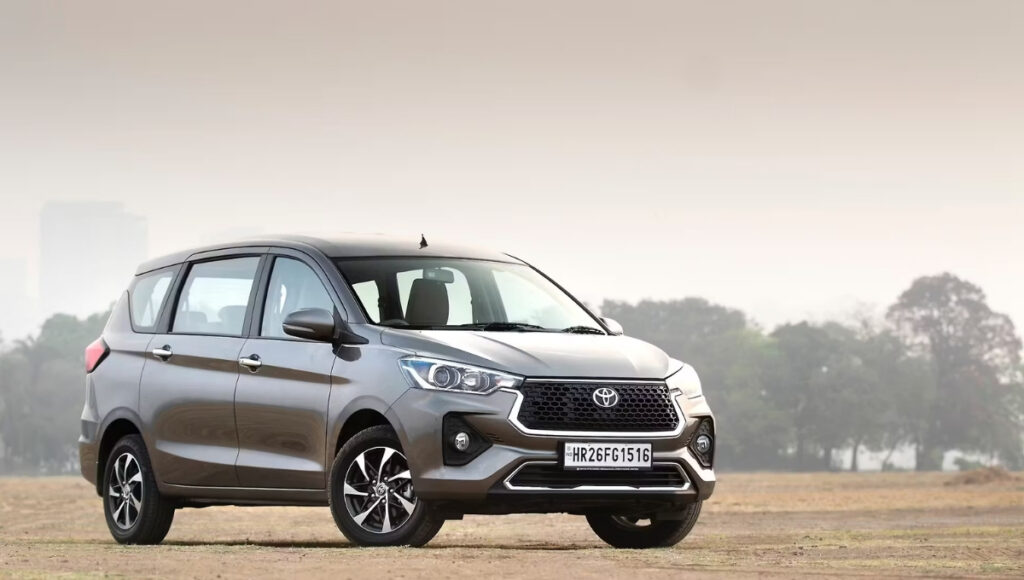 Toyota Rumion New Base Variant Launched at ₹9.56 Lakh, 7 Seater MPV Price, Features and Mileage 1 Toyota Rumion